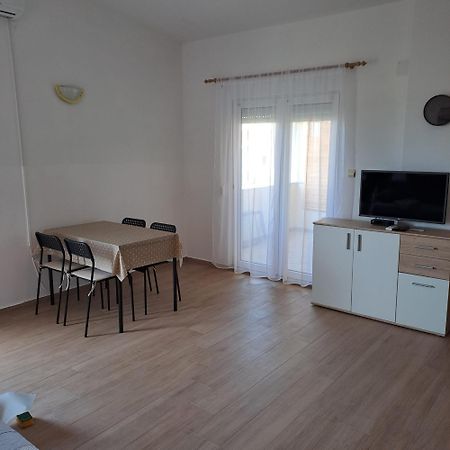 Apartments Cecilija Povljana Buitenkant foto