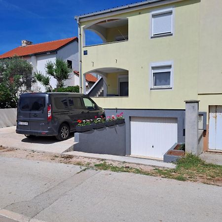 Apartments Cecilija Povljana Buitenkant foto