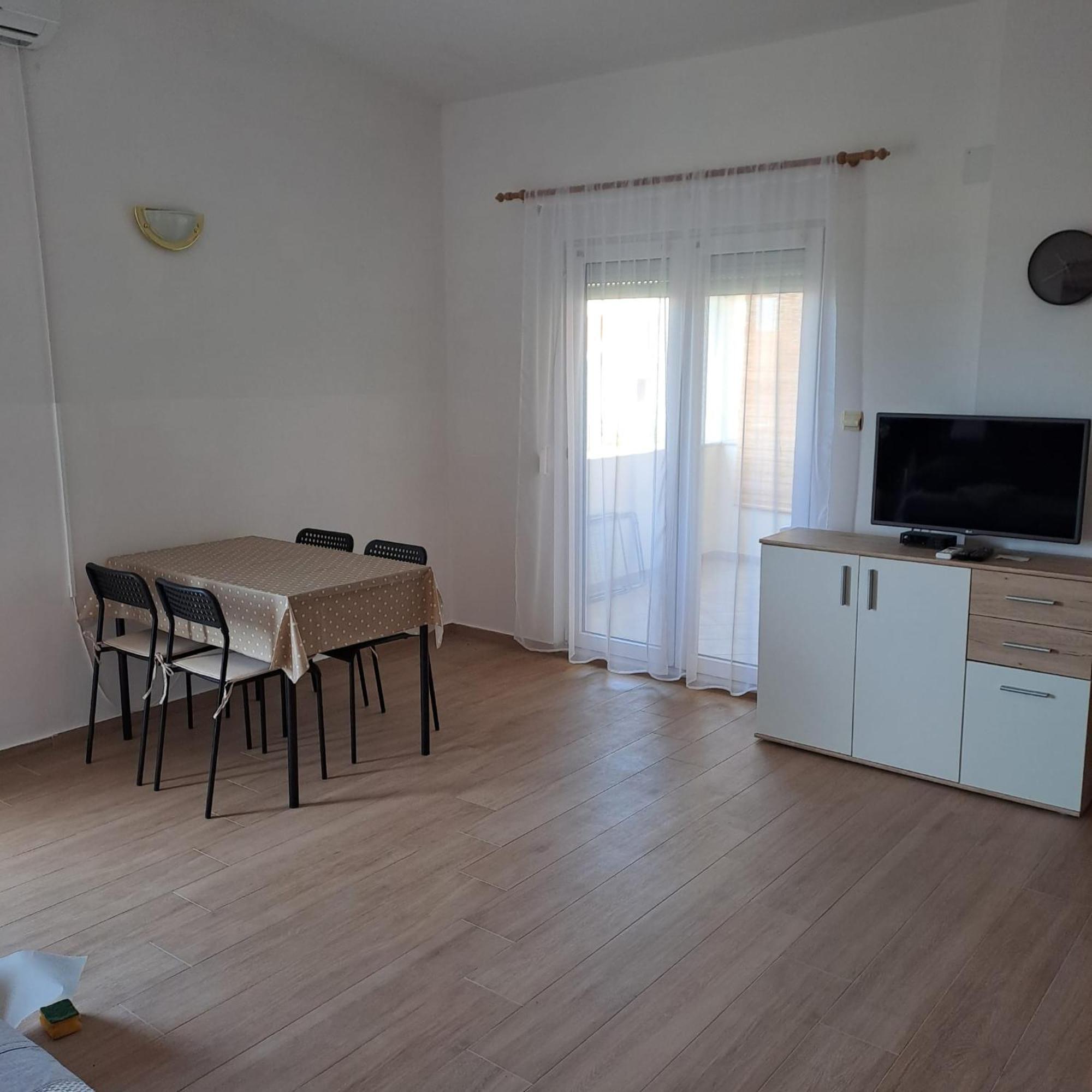 Apartments Cecilija Povljana Buitenkant foto