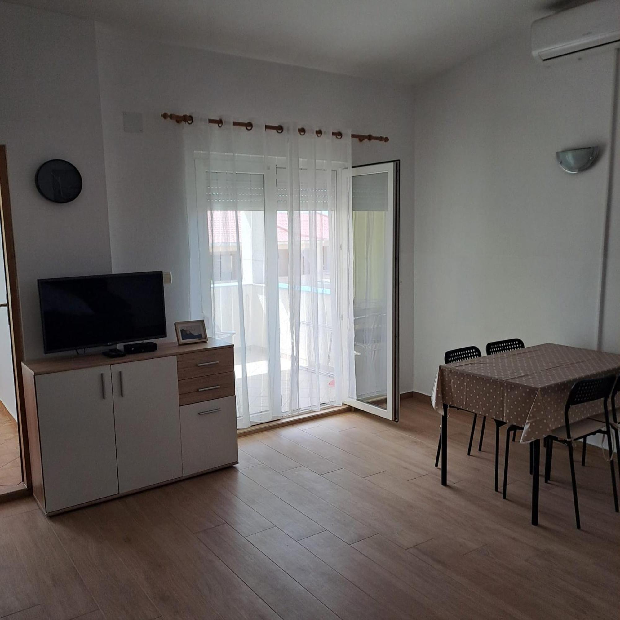 Apartments Cecilija Povljana Buitenkant foto