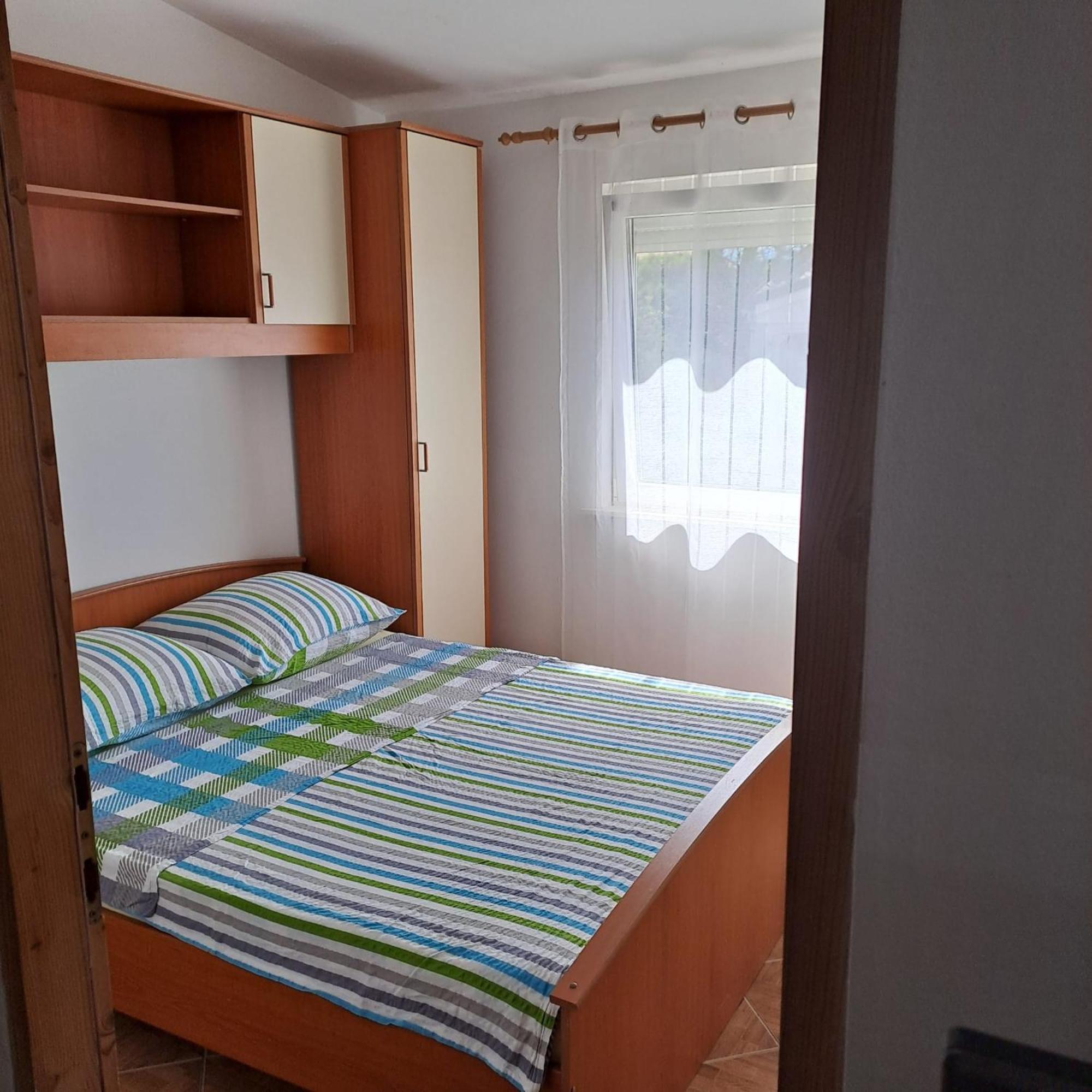 Apartments Cecilija Povljana Buitenkant foto